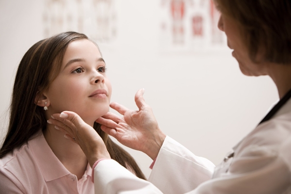 Geniz eti büyümesinin belirtileri nelerdir?